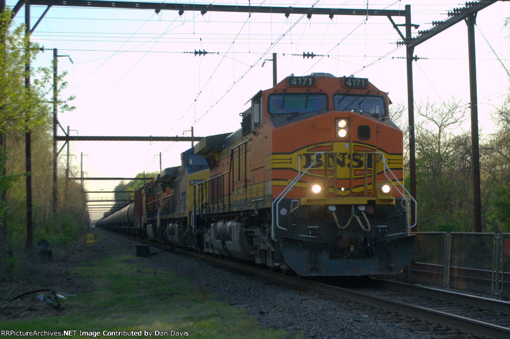 BNSF C44-9W 4171 leads K049-02